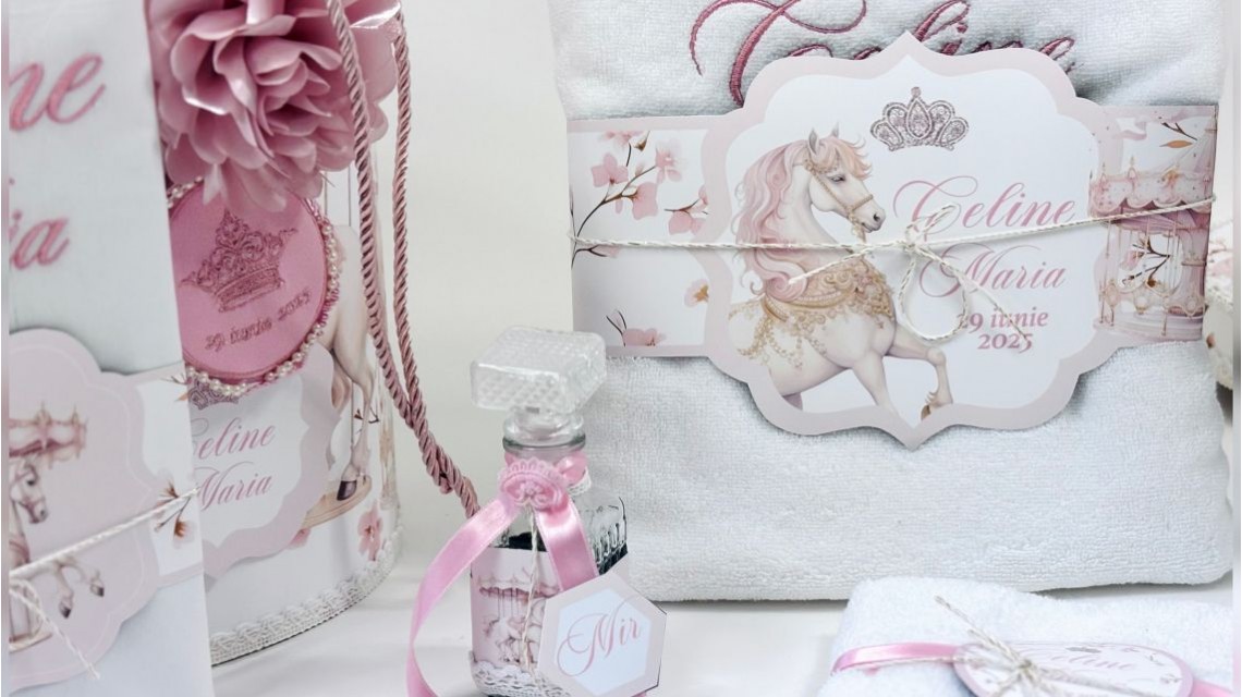 Trusou botez carusel cu cai roz pal si flori pastelate Pink Carousel 17